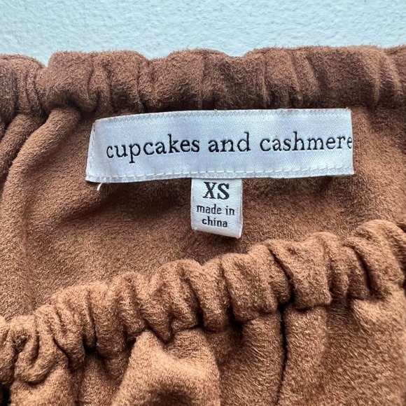 Cupcakes & Cashmere Womens Jennings Top in Butterscotch XSmall Brown Suede-Like - Picture 9 of 10